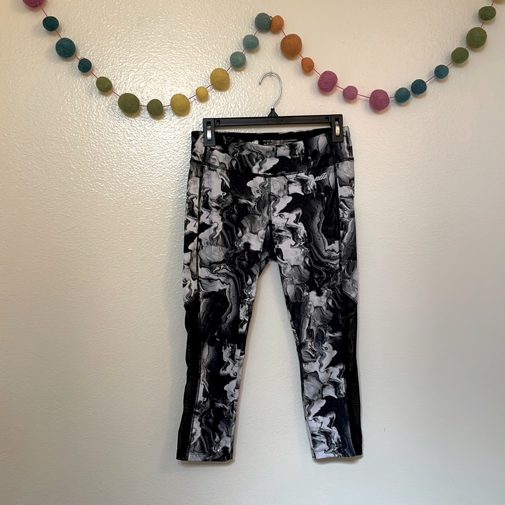 🆕Avia Black & White Marble Mesh Insert Cropped Leggings - Size Small